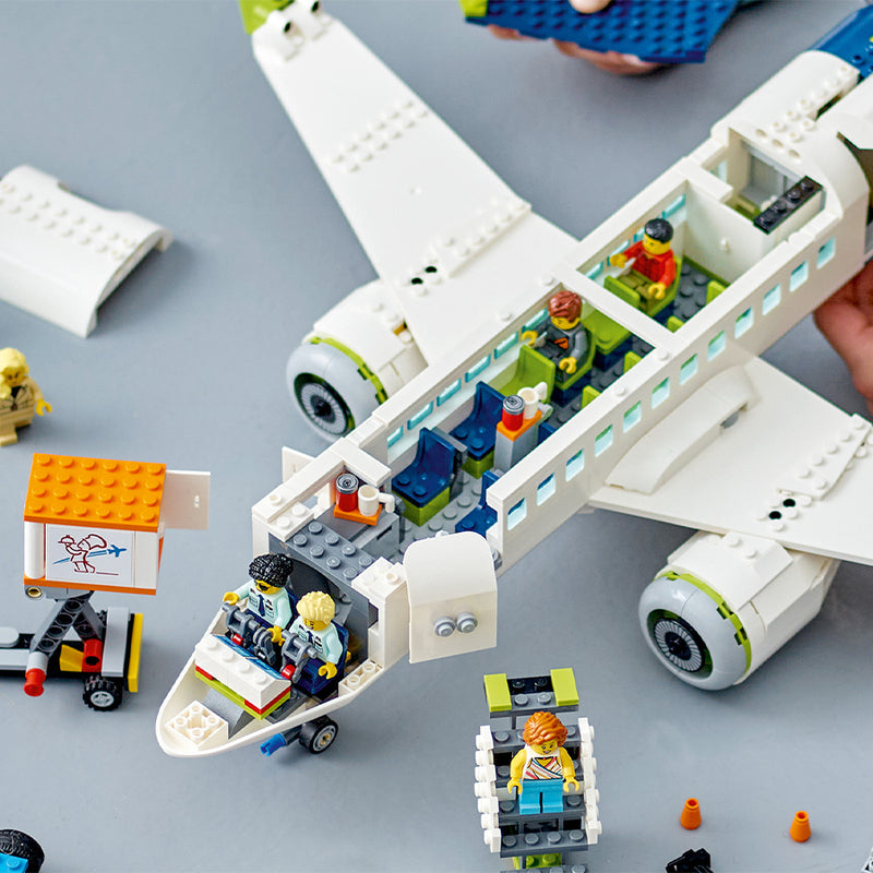 Đồ chơi lắp ráp Máy bay chở hành khách LEGO CITY 60367 (913 chi tiết) - ảnh 6